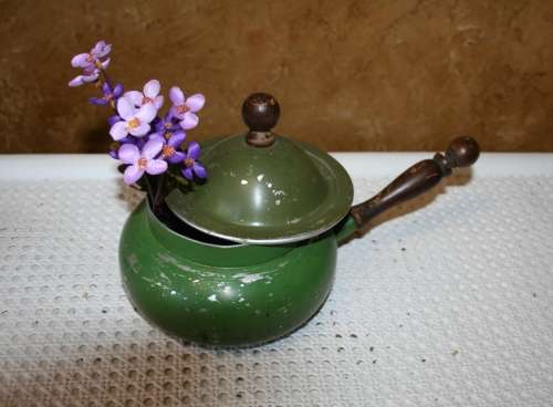 Vintage Enamel  Sauce Pot in a Avocado Green. Retro Kitchen ware1960s with a long wooden handled