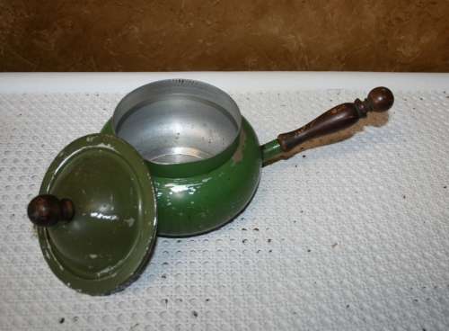 Vintage Enamel  Sauce Pot in a Avocado Green. Retro Kitchen ware1960s with a long wooden handled