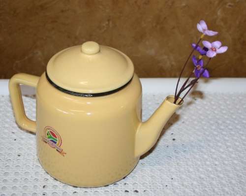 A Very nice vintage enamel,  cream  teapot. Looks brand new and very clean inside - Country cottage
