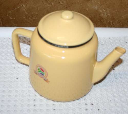 A Very nice vintage enamel,  cream  teapot. Looks brand new and very clean inside - Country cottage