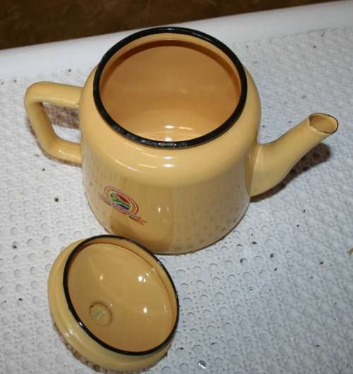 A Very nice vintage enamel,  cream  teapot. Looks brand new and very clean inside - Country cottage