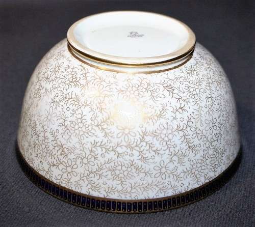 A EXQUISITE VINTAGE PARAGON BOWL WITH VERY RICH DESIGN STUNNING
