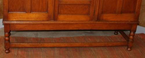 WOW ABSOLUTELY SPECTACULAR LARGE VINTAGE/ANTIQUE 3 DOOR WARDROBE - IN SHOW ROOM CONDITION!!!!