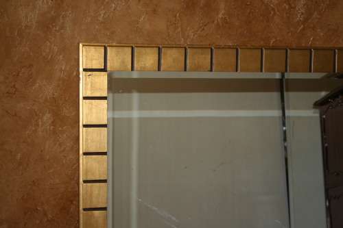 A STUNNING LARGE BEVELLED MIRROR FINISHED IN A GOLDEN FRAME 113CM X 96CM