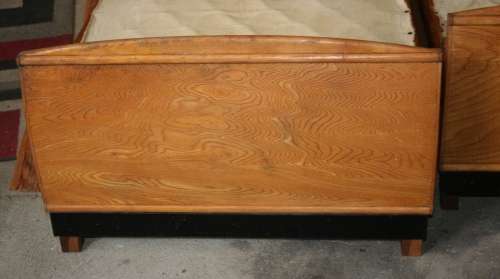 TWO GORGEOUS OAK FINISHED SINGLE BEDS WITH HEADBOARD - FOOTBOARD - AND THE CENTRE PIECE!!!