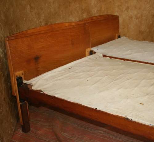 TWO GORGEOUS OAK FINISHED SINGLE BEDS WITH HEADBOARD - FOOTBOARD - AND THE CENTRE PIECE!!!