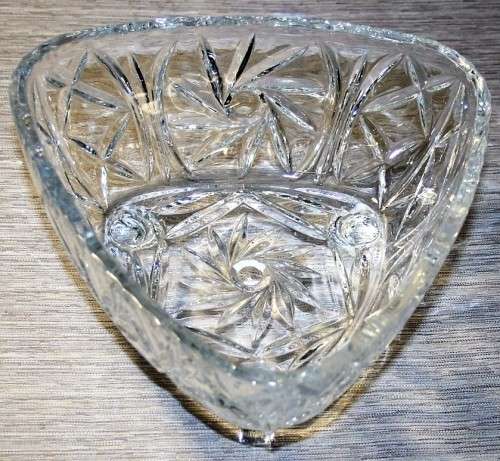 Stunning triangular cut crystal frosted fruit/salad compote pedestal centerpiece bowl