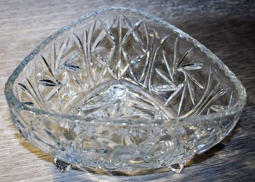 Stunning triangular cut crystal frosted fruit/salad compote pedestal centerpiece bowl