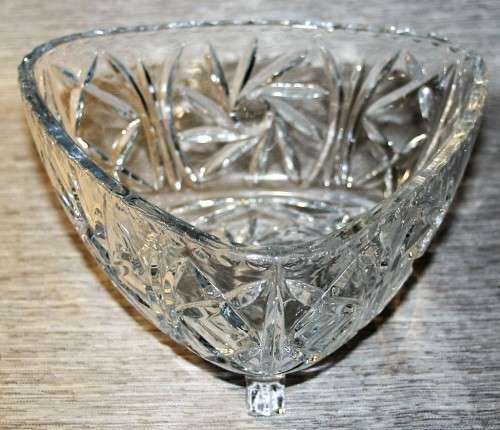 Stunning triangular cut crystal frosted fruit/salad compote pedestal centerpiece bowl