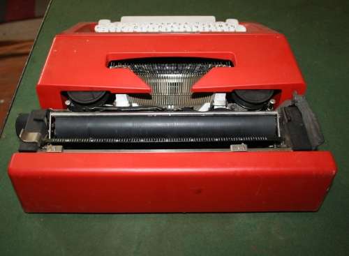 The Olivetti Lettera 25 in a vibrant red is a portable mechanical typewriter