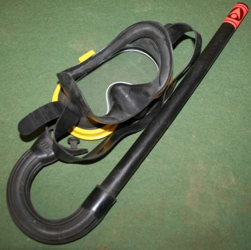 SWIMMING MASK WITH A SNORKEL WITH SAFTY/TEMPERED GLASS