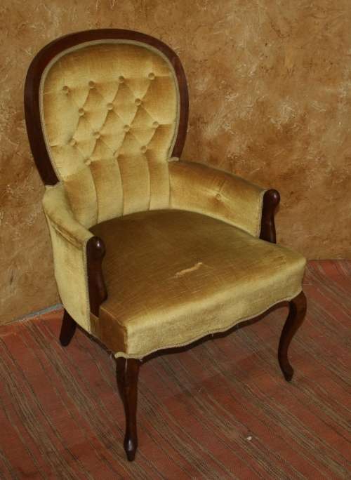 A STUNNING VINTAGE DARK MUSTARD QUEEN ANNE CHAIR WILL LOOK AMAZING IN A SPECIAL CORNER