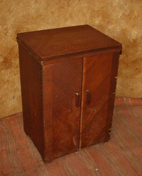 AN INCREDIBLE ANTIQUE  SINGER "TREADLE" SEWING MACHINE IN WONDERFUL CONDITION IN THE ORIGINAL CUPBOA