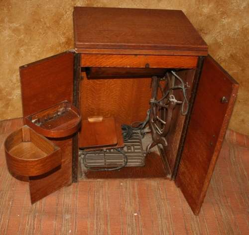 AN INCREDIBLE ANTIQUE  SINGER "TREADLE" SEWING MACHINE IN WONDERFUL CONDITION IN THE ORIGINAL CUPBOA