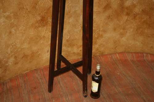 A STUNNING 102CM TALL VINTAGE WOODEN POT PLANT STAND