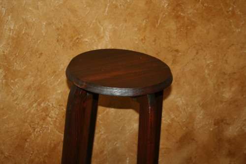 A STUNNING 102CM TALL VINTAGE WOODEN POT PLANT STAND