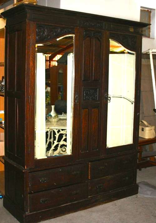THIS SPECTACULAR SOLID IMBUIA/BLACK WOOD? VINTAGE/ANTIQUE WARDROBE CUPBOARD WITH 4 DRAWS 209CM TALL!