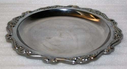 A SPECTACULAR VINTAGE ROUND SILVER PLATED SERVING SANDWICH TRAY