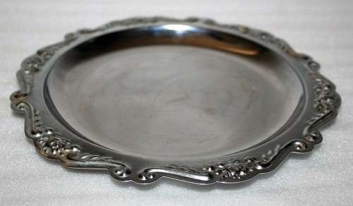 A SPECTACULAR VINTAGE ROUND SILVER PLATED SERVING SANDWICH TRAY