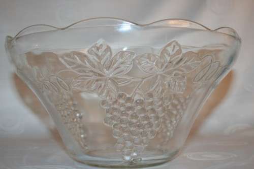 Vintage Crystal Glass Scalloped Edge Bowl with Grape Sunshiny Design!  For fancy salads!!!