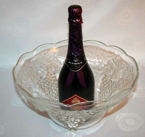 Vintage Crystal Glass Scalloped Edge Bowl with Grape Sunshiny Design!  For fancy salads!!!