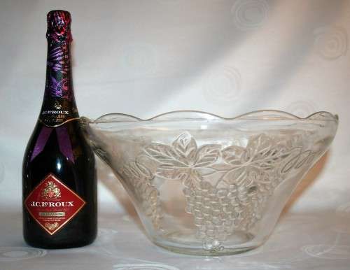 Vintage Crystal Glass Scalloped Edge Bowl with Grape Sunshiny Design!  For fancy salads!!!