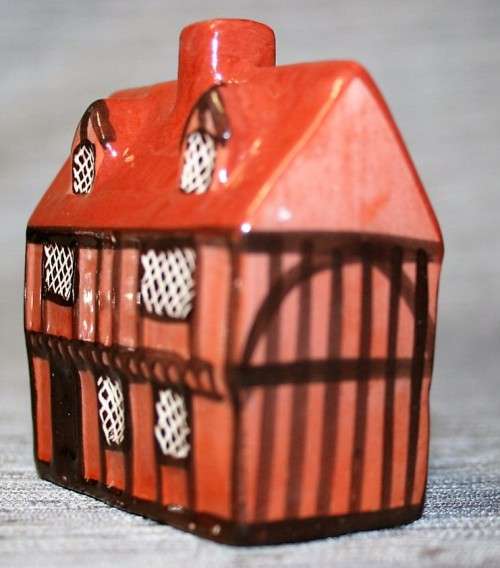 A Spectacular  Mudlen End Studio AM - 9R - 5 - Pottery No.7 Cottage in Red Rare Excellent Condition