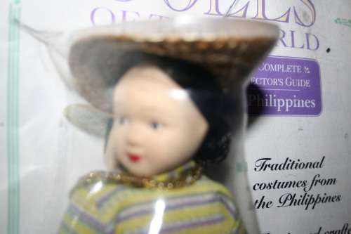DOLLS OF THE WORLD - 27 Philippines - Genuine porcelain doll in costume from the Philippines