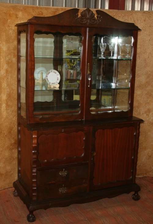 EXQUISITE CAPE DUTCH STYLE SOLID IMBUIA GLASS ANTIQUE SHOWCASE, WITH 2 DRAWRS,  3 DOOR & LIQOUR CABI