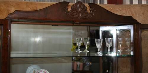 EXQUISITE CAPE DUTCH STYLE SOLID IMBUIA GLASS ANTIQUE SHOWCASE, WITH 2 DRAWRS,  3 DOOR & LIQOUR CABI