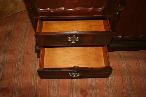 EXQUISITE CAPE DUTCH STYLE SOLID IMBUIA GLASS ANTIQUE SHOWCASE, WITH 2 DRAWRS,  3 DOOR & LIQOUR CABI