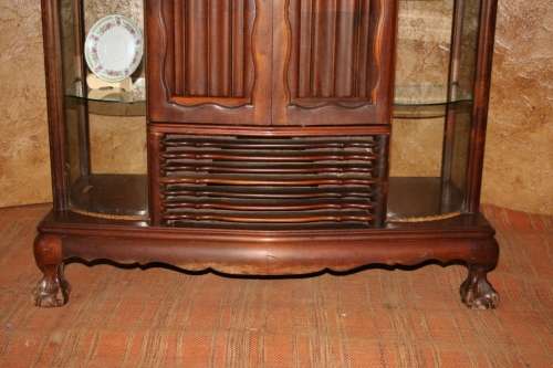AN EXQUISITE ANTIQUE BALL & CLAW  SHOWCASE RADIOGRAM (NO RADIO), ABSOLUTELY FABULOUS!!!