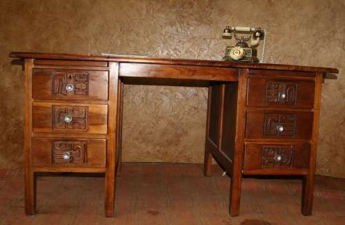 A STUNNING VINTAGE PROPER 1970'S  6 DRAW EXECUTIVE DESK,  WITH BEAUTIFUL CARVINGS