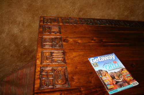 A STUNNING VINTAGE PROPER 1970'S  6 DRAW EXECUTIVE DESK,  WITH BEAUTIFUL CARVINGS