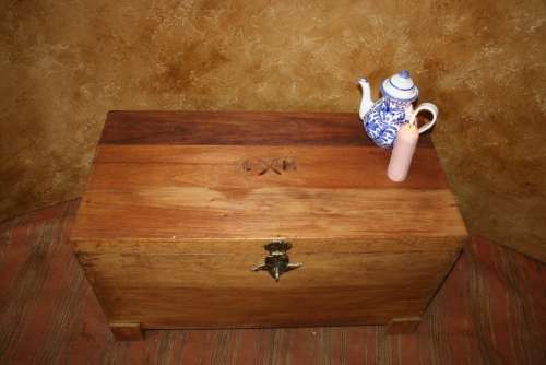 AN AWESOME SOLID KIAAT? CHEST/ STORAGE BOX - WILL LOOK STUNNING INF RONT OF A BED