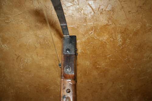 A INTERESTING CROSS BOW MADE OF A BUTT OF AN OLD REFILE STUNNING DECOR