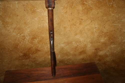 A INTERESTING CROSS BOW MADE OF A BUTT OF AN OLD REFILE STUNNING DECOR