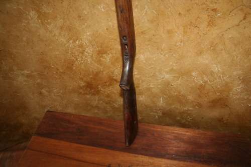 A INTERESTING CROSS BOW MADE OF A BUTT OF AN OLD REFILE STUNNING DECOR