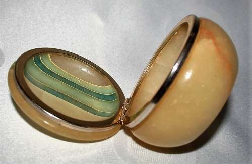 A Stylish Vintage Light brown & Cream with Golden tone rim Onyx trinket or Pill Box
