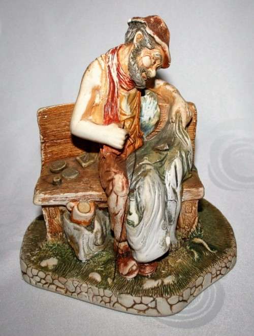 The Old Timer is a wonderfully detailed figurine made by NatureCraft of Congleton, England.