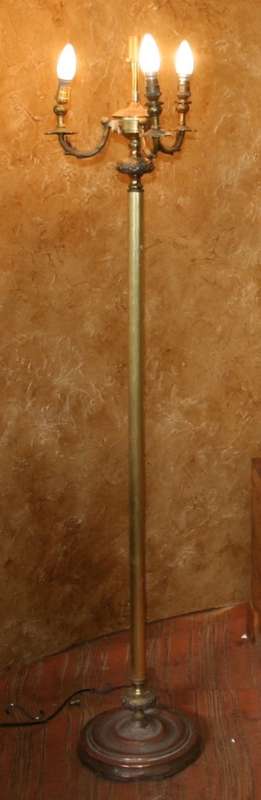 A Exquisite Vintage Brass Floor Lamp - Stunning 3 tier  Brass Floor Lamp - Standing tall and Elegant