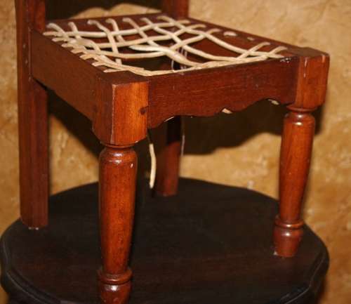 A CUTE SOLLID WOODEN ANTIQUE CHILDREN'S CHAIR WITH REAL "RIEMPIES"