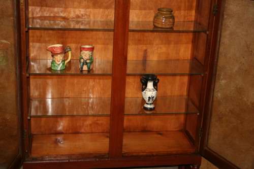 This is a truly stunning antique display cabinet.  It has fantastic detail on the front sides.