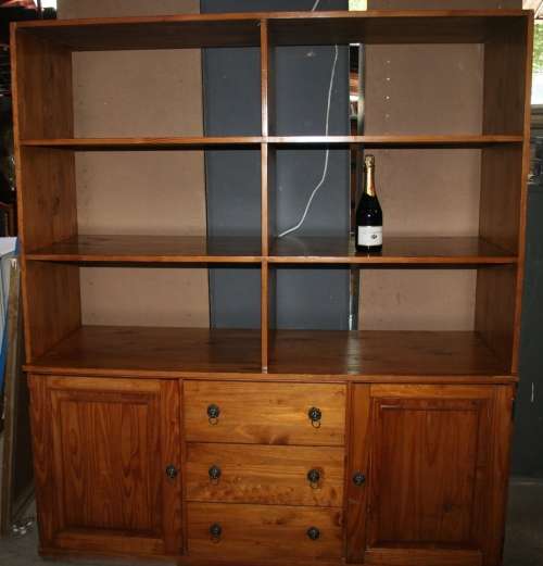 A VERY LARGE SOLLID WOOD SHELF UNIT WITH TWO DOORS AND FOUR DRAWERS - STUNNING WALL UNIT OR BOOKCASE
