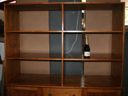 A VERY LARGE SOLLID WOOD SHELF UNIT WITH TWO DOORS AND FOUR DRAWERS - STUNNING WALL UNIT OR BOOKCASE