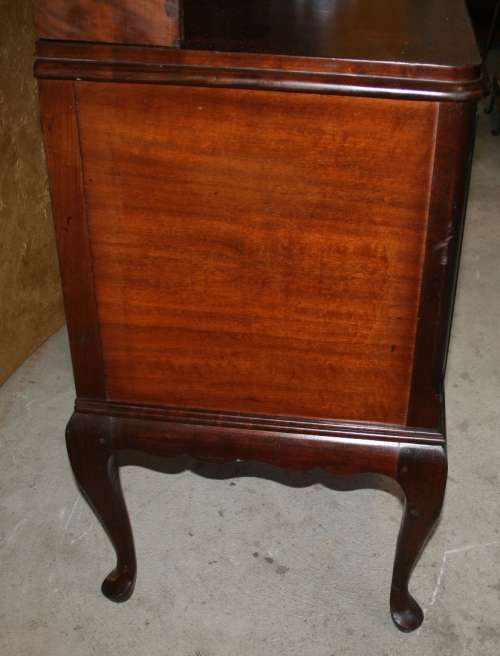 A SPECTACULAR LARGE VINTAGE WHELSH DRESSER/SERVER RESTING ON GORGEOUS QUEEN ANN LEGS!!!!