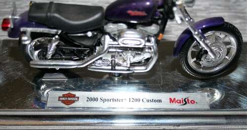 A STUNNING COLLECTABLE MAISTO FXSTDSE - 2000 SPORTSTER - 1200 CUSTOM