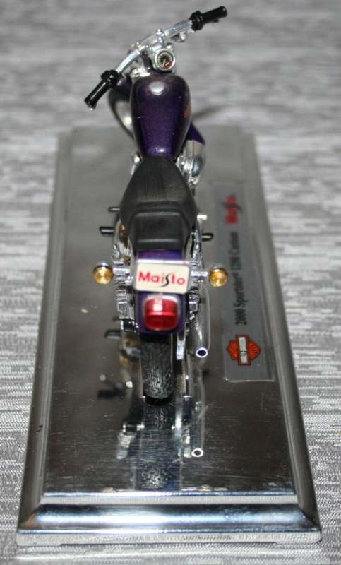 A STUNNING COLLECTABLE MAISTO FXSTDSE - 2000 SPORTSTER - 1200 CUSTOM