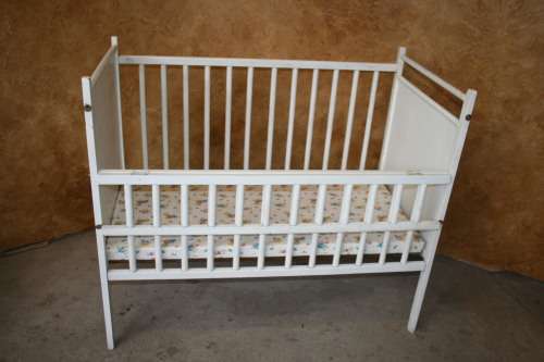 A MARVELOUS VINTAGE BABY COT WITH A DROP DOWN GATE - STUNNING!!!