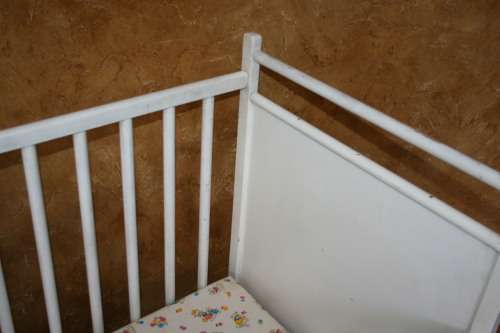 A MARVELOUS VINTAGE BABY COT WITH A DROP DOWN GATE - STUNNING!!!
